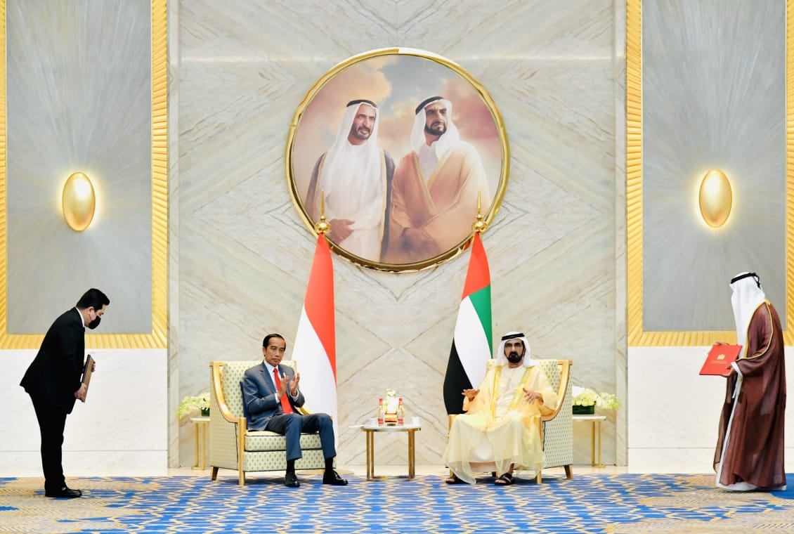Presiden Jokowi bersama Pangeran MBR saat menyaksikan pertukaran sejumlah nota kesepahaman, di Dubai Exhibition Center, PEA, Kamis (04/11/2021). (Setpres)