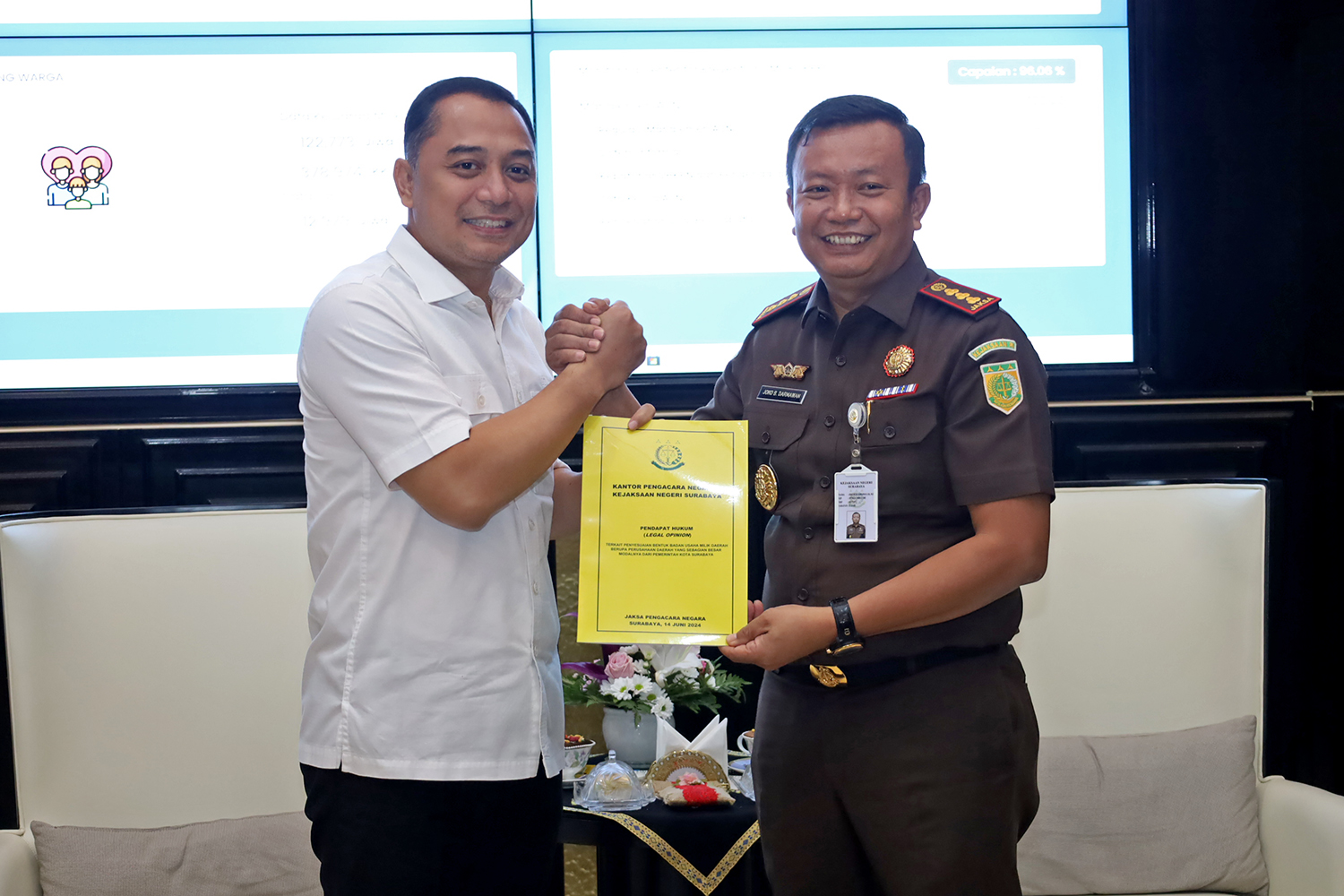 Kepala Kejari Surabaya, Joko Budi Darmawan dan Wali Kota Surabaya Eri Cahyadi