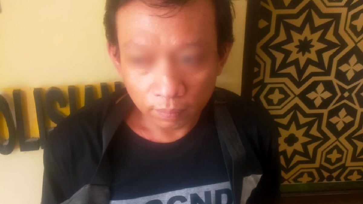 Pelaku yang dihajar warga curi sepatu.