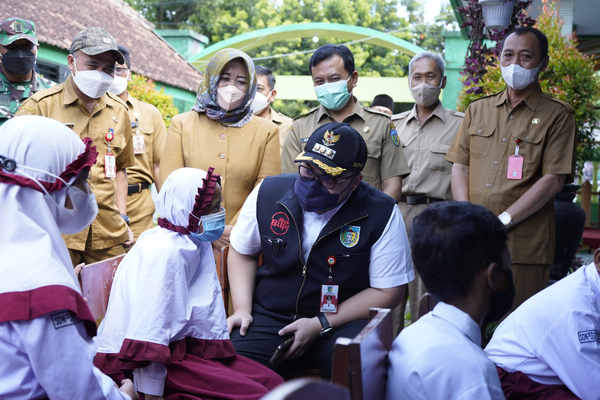 Bupati Kediri Hanindhito Himawan Pramana.