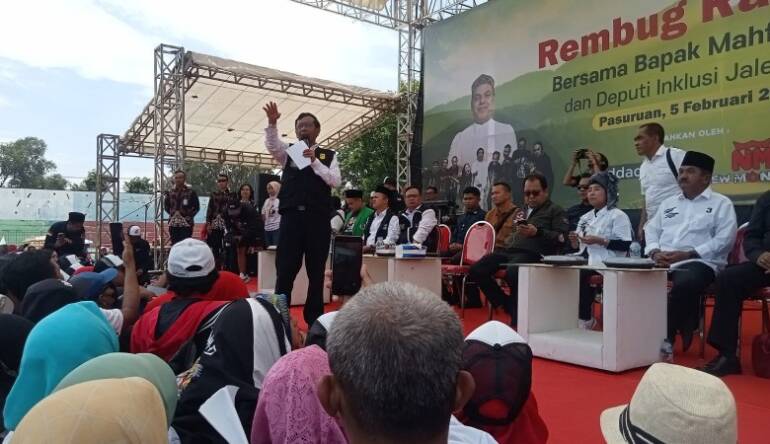 Cawapres Mahfud MD menghadiri Rembuk Rakyat di Stadion Untung Suropati, Kota Pasuruan. (PDIP Jatim)