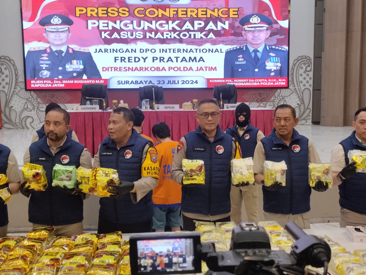 Polda Jatim merilis penangkapan jaringan DPO Internasional Fredy Pratama