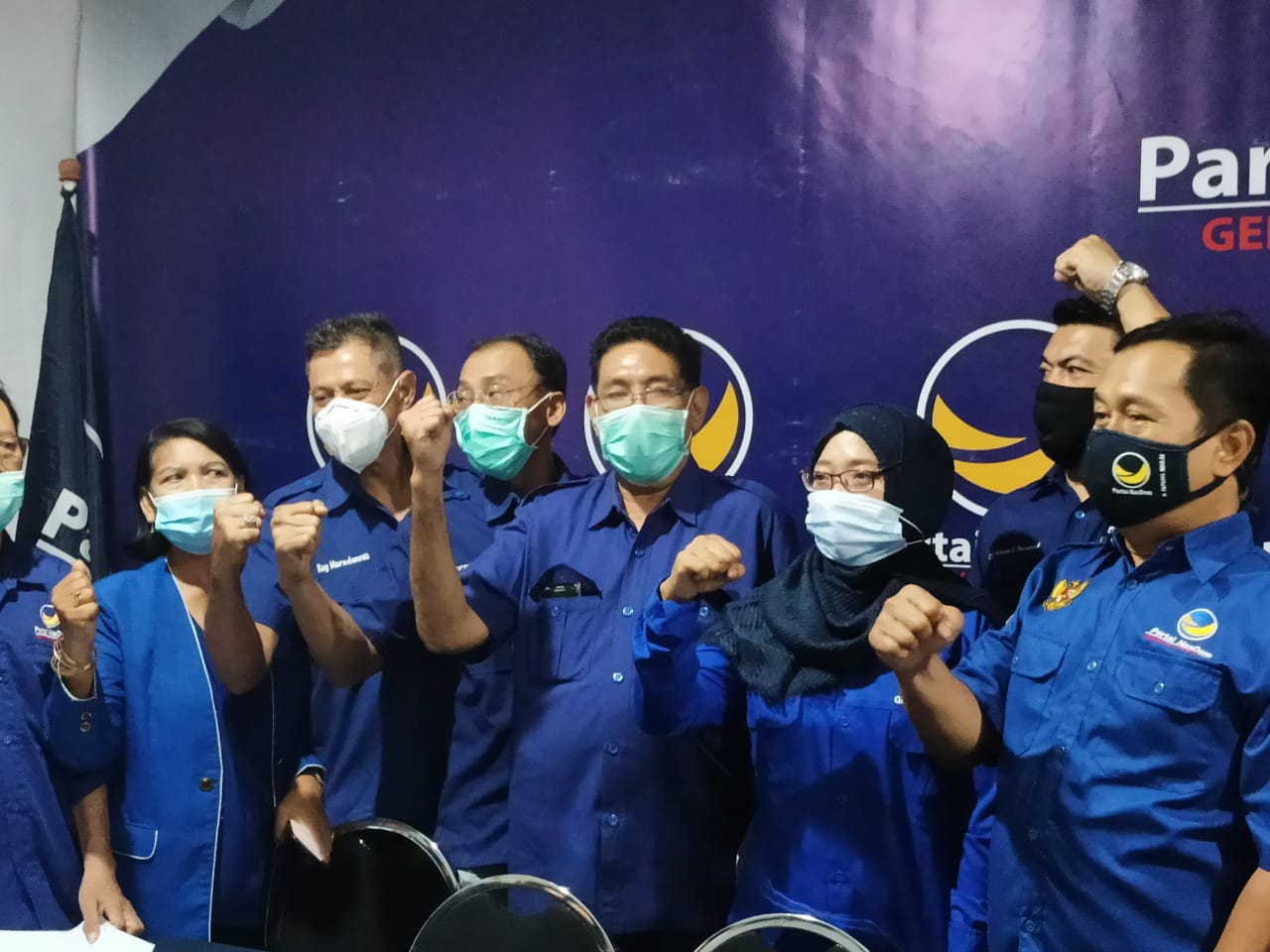 Para Pengurus DPD NasDem Kota Surabaya saat melakukan jumpa pers
