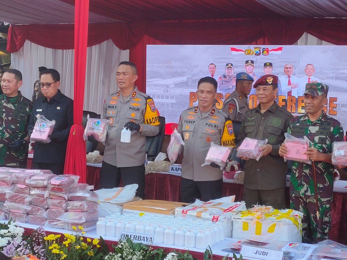 Kapolda Jatim, Irjen Pol Imam Sugianto merilis hasil operasi pekat