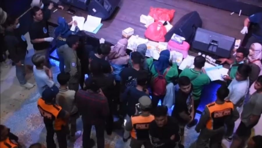 Razia hiburan malam di Surabaya