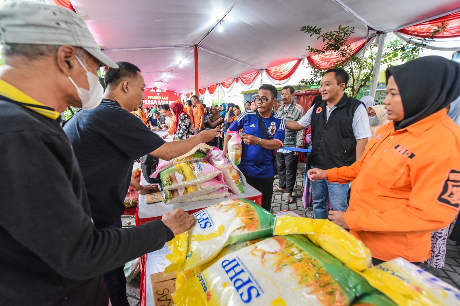 Pasar Murah di Rusunawa Penjaringan Sari Surabaya