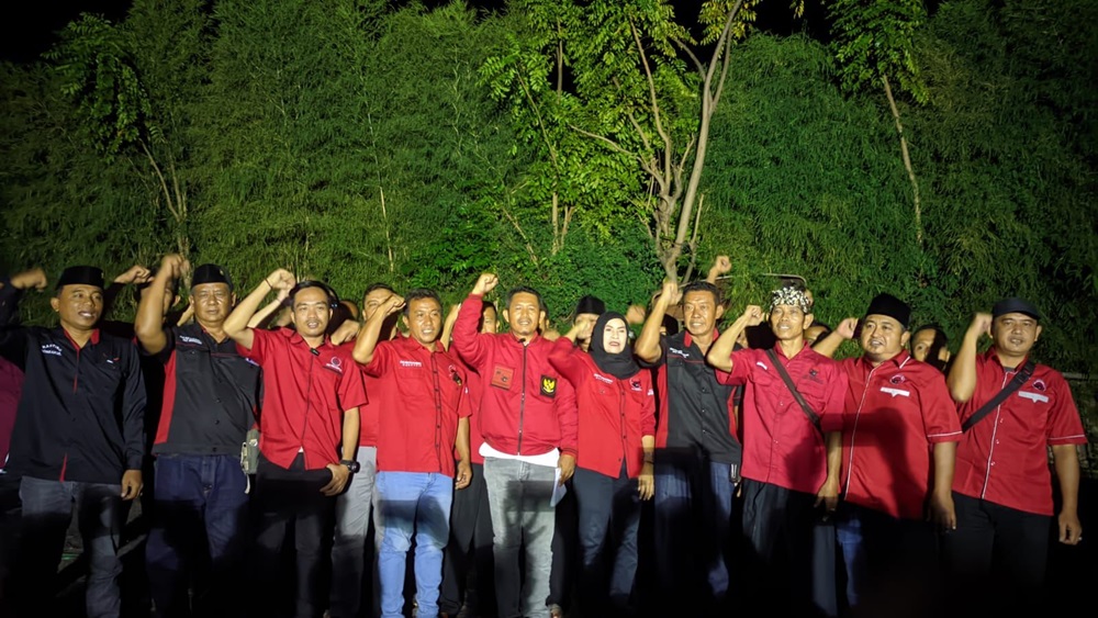 Puluhan kader PDI Perjuangan Kota Probolinggo dari PAC dan Ranting saat membacakan pernyataan sikap dukungan pada kader internal