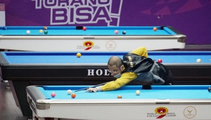 Pebiliar Jatim saat tampil di GOR Biliar SP5, Kabupaten Mimika, Papua.