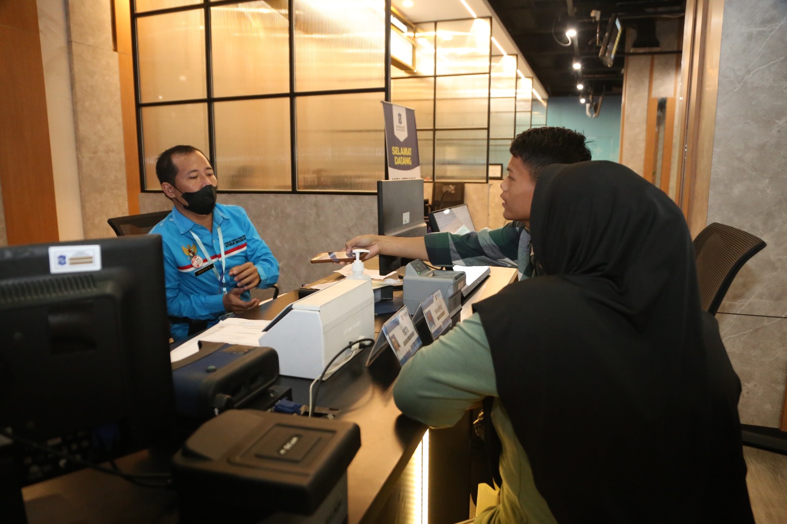 Pelayanan di Dinas Kependudukan dan Pencatatan Sipil (Dispendukcapil) Surabaya
