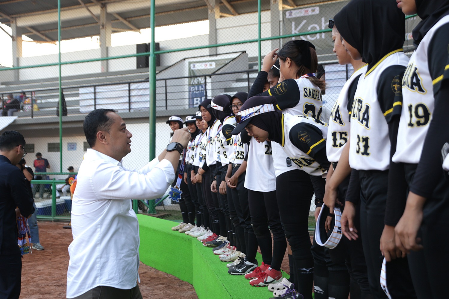 Wali Kota Surabaya Eri Cahyadi membuka Kejuaraan Nasional (Kejurnas) Softball Hawks Cup 2024 di Lapangan Softball Dharmawangsa Surabaya