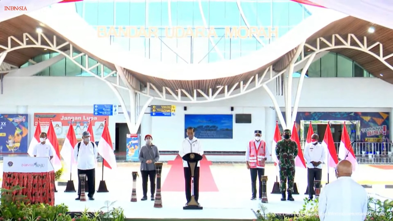 Presiden Joko Widodo meresmikan Terminal Baru Bandara Mopah, Merauke, Papua, Minggu (03/10/2021). (Setkab)