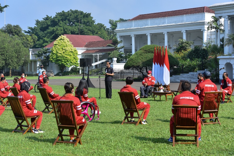 Presiden Joko Widodo menerima kontingen Indonesia yang berlaga di Paralimpiade Tokyo 2020, di Istana Bogor, Jabar, Jumat (17/09/2021) pagi. (Foto: Humas Setkab)