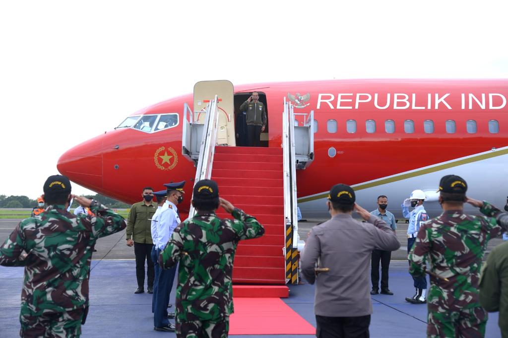 Presiden Joko Widodo bertolak menuju NTB guna melakukan kunjungan kerj, Jumat (12/11/2021). (setkab)
