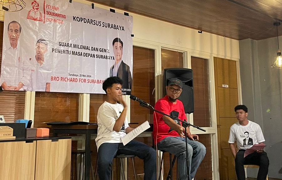 Pelajar Solidaritas Indonesinesia deklarasi dukungan terhadap Richard Handiwiyanto untuk maju di Pilwali Surabaya 2024