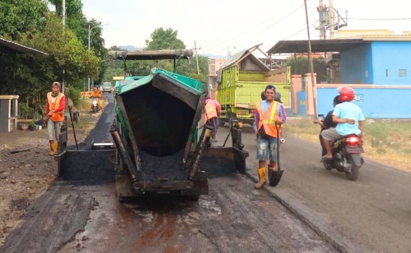 Perbaikan jalan yang dikerjakan PU Bina Marga Jatim