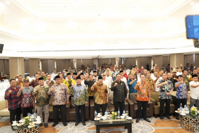 Wakil Ketua DPRD Jatim, Anwar Sadad saat menghadiri deklarasi Paguyuban Kepala Desa di Jatim. (Kominfo Jatim)