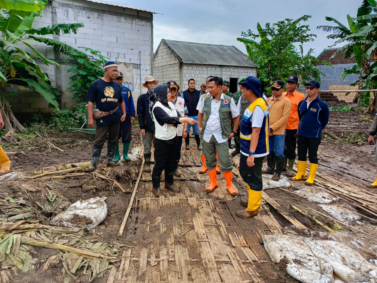 Peninjauan daerah terdampak banjir di Kabupaten Mojokerto. (Foto: PJT I) 