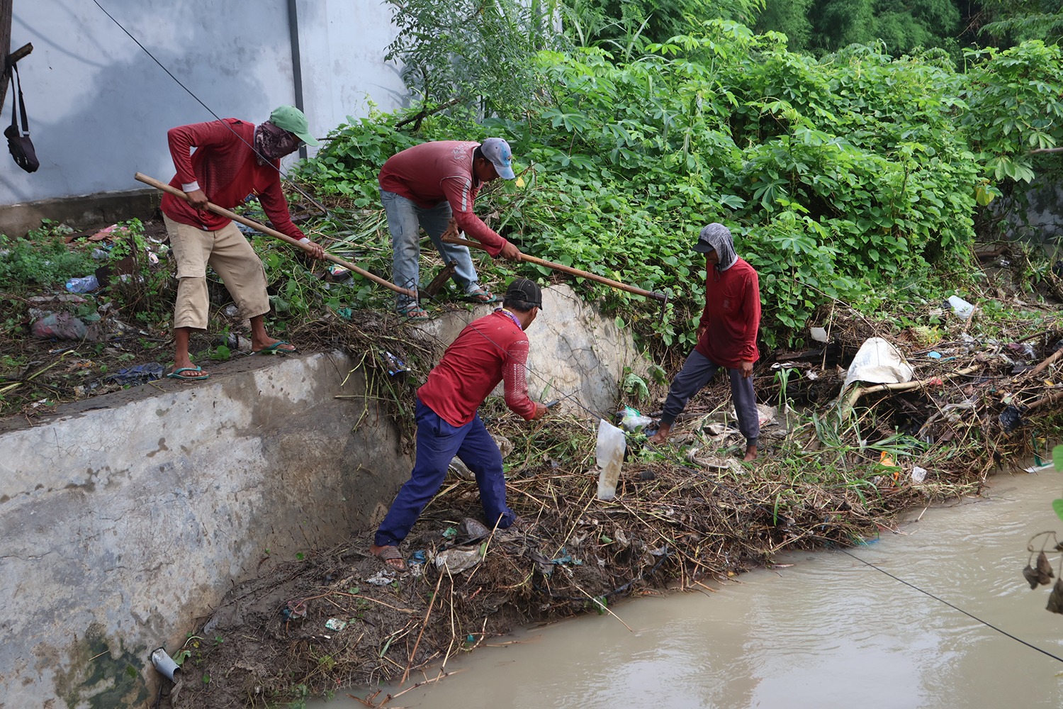 Sebanyak 245 titik banjir yang segera dituntaskan oleh Dinas Sumber Daya Air dan Bina Marga (DSDABM) Kota Surabaya di tahun 2024
