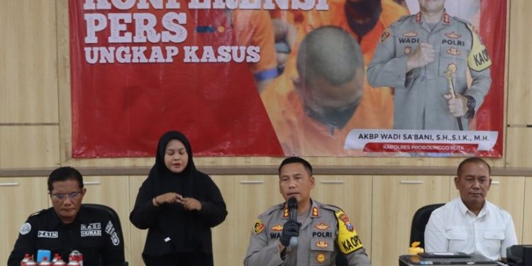 Kapolres Probolinggo Kota AKBP Wadi Sa’bani saat rilis (Tribratanews Polri)