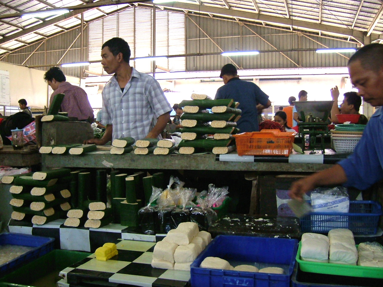 Pedagang tahu tempe.