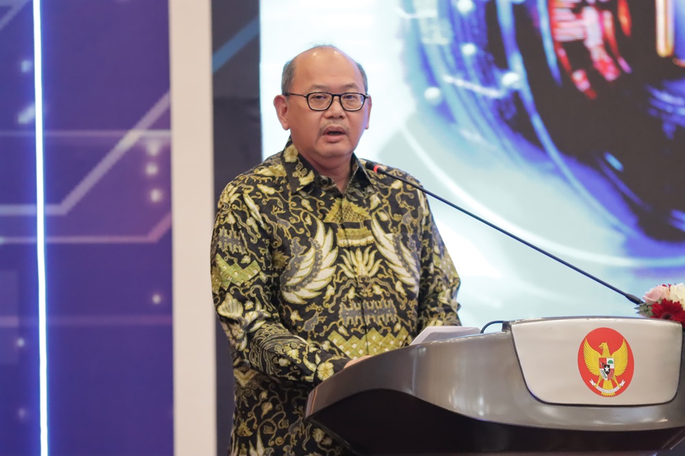Pj. Sekdaprov Jatim, Bobby Soemiarsono saat memberikan sambutannya dalam kegiatan Leadershop Update Forum (LUF) #2 2024, di BPSDM Jatim, Surabaya, Kamis (4/7/2024). Foto : Haenry / JNR