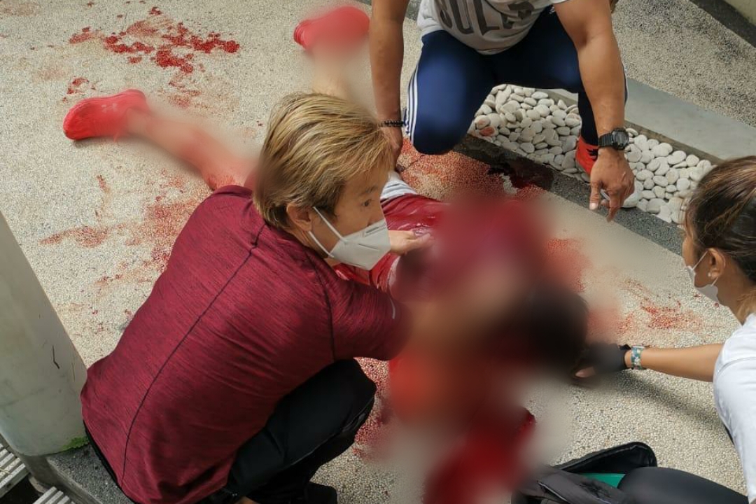 Korban Fardy saat tergeletak bersimbah darah. Dia ditusuk berkali-kali oleh pelaku lantaran suka mem-bully.