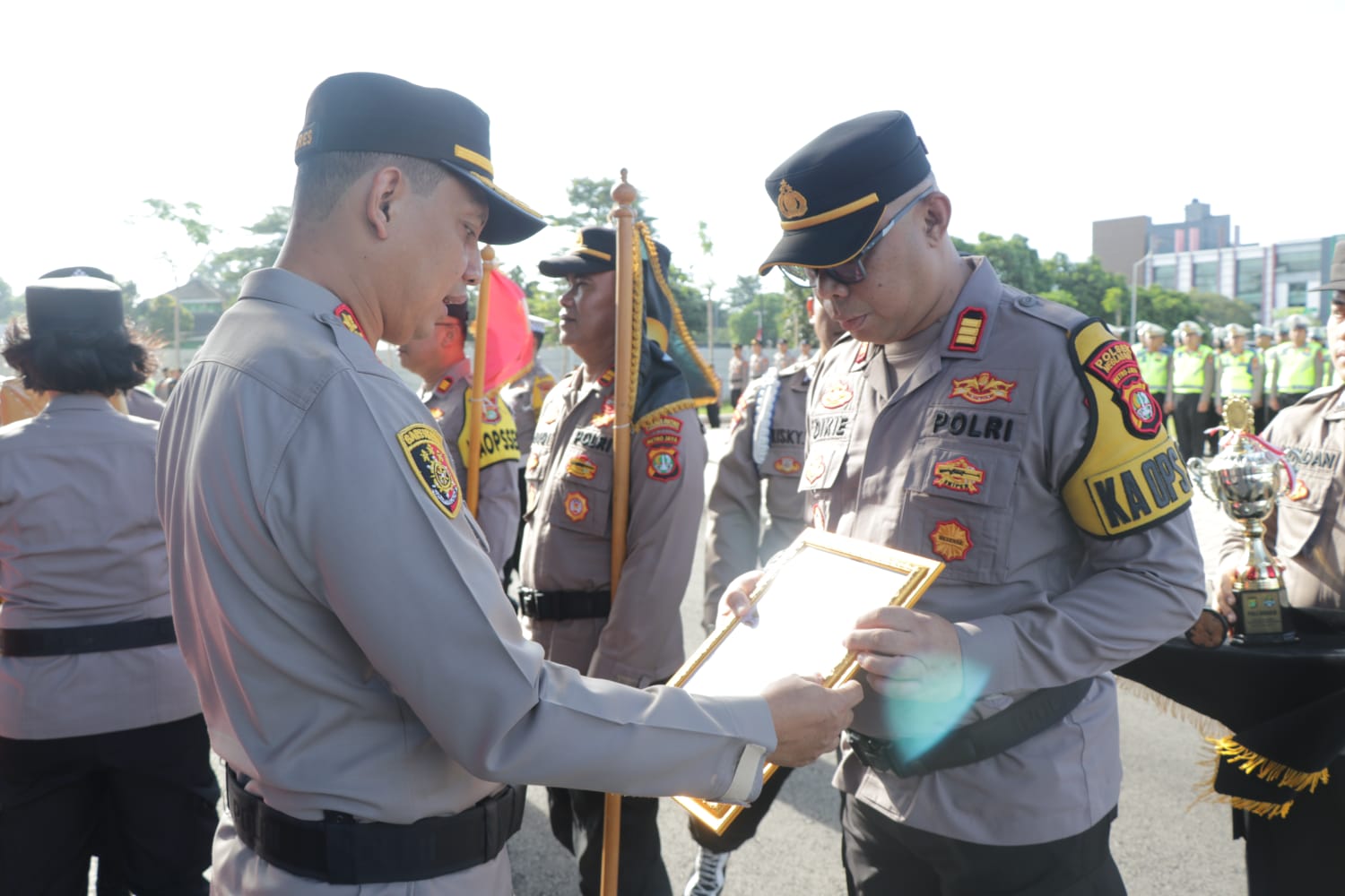 Kapolre Kombes Pol Zain Dwi Nugroho memberikan penghargaan dan punishment itu dilakukan dalam apel yang digelar di Mapolres Tangerang Kota, Selasa 19 Maret 2024