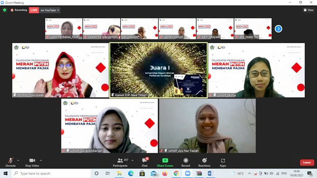 Tim debat Perbanas, Berthalia Permata Putri, Ayu Nur Faizah, dan Dona Ambarsari.