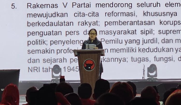 Rekomendasi Rakernas dibacakan oleh Ketua Bidang Politik DPP Puan Maharani 