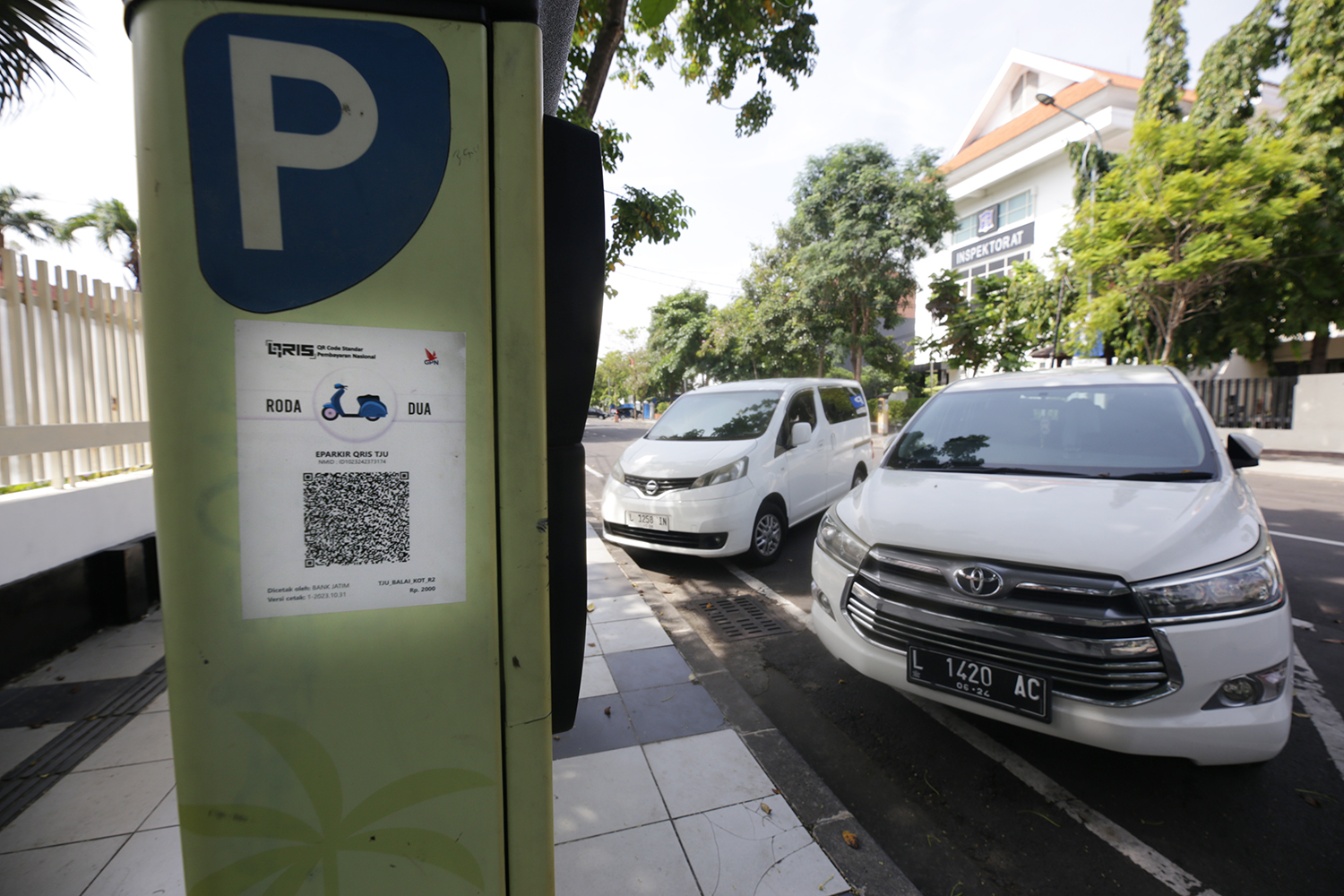 Penerapan pembayaran parkir dengan mekanisme digital QRIS