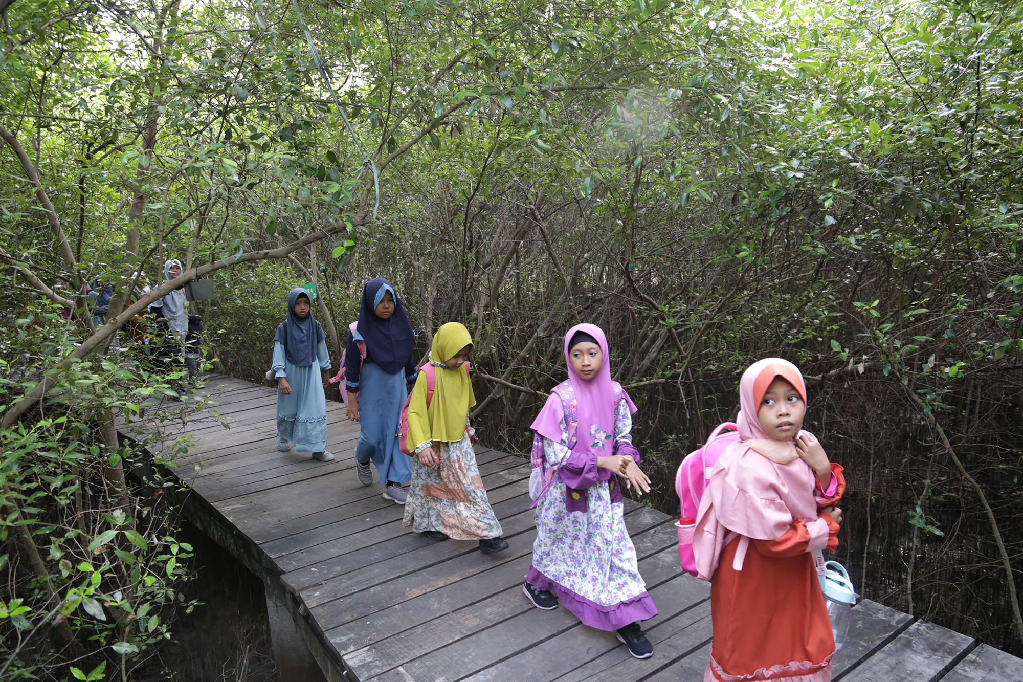 Forum konsultasi publik di Auditorium Kebun Raya Mangrove Gunung Anyar Surabaya