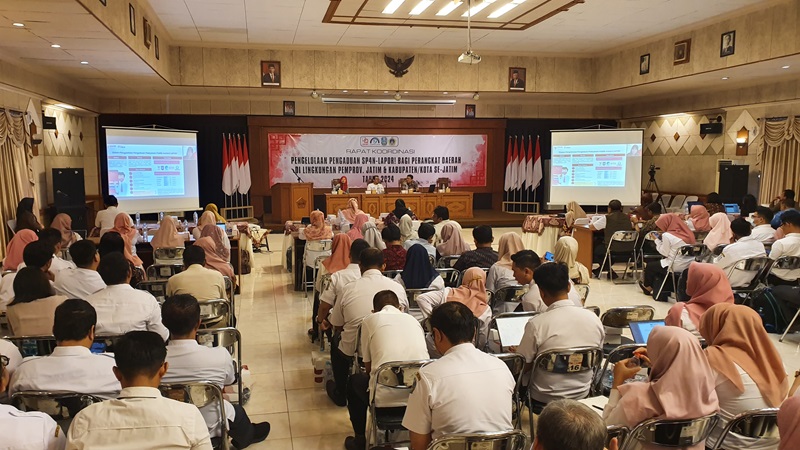 Rapat Koordinasi SP4N LAPOR! bagi perangkat daerah dan pemkab/kota se-Jawa Timur, di Kantor Bupati Gresik, Rabu (3/7/2024). Foto: Kominfo Jatim
