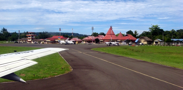 Bandara Rendani, di Manokwari, Papua Barat. (wikipedia)