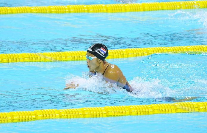 Ressa Kania Dewi saat tampil di nomor 200 meter gaya dada putri di Arena Akuatik Kampung Harapan, Kabupaten Jayapura, Minggu (10/10/2021).