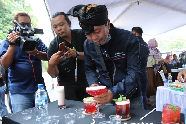 Lomba The Secret of Flower Rosella.