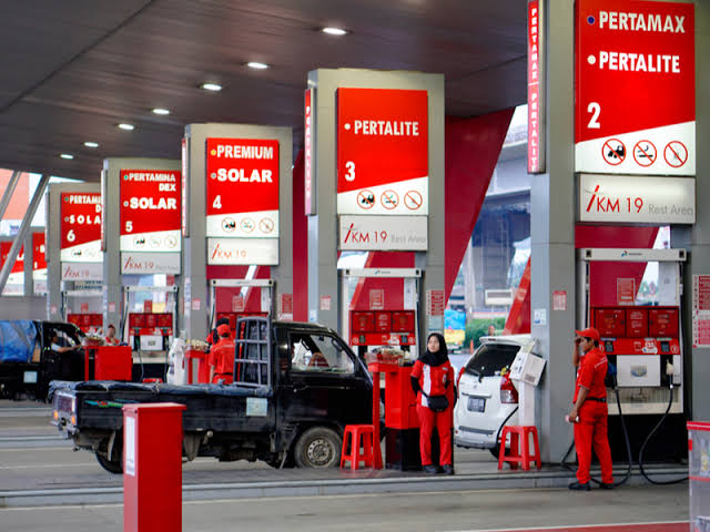 Harga BBM turun di awal 2024 (Foto: Pertamina)