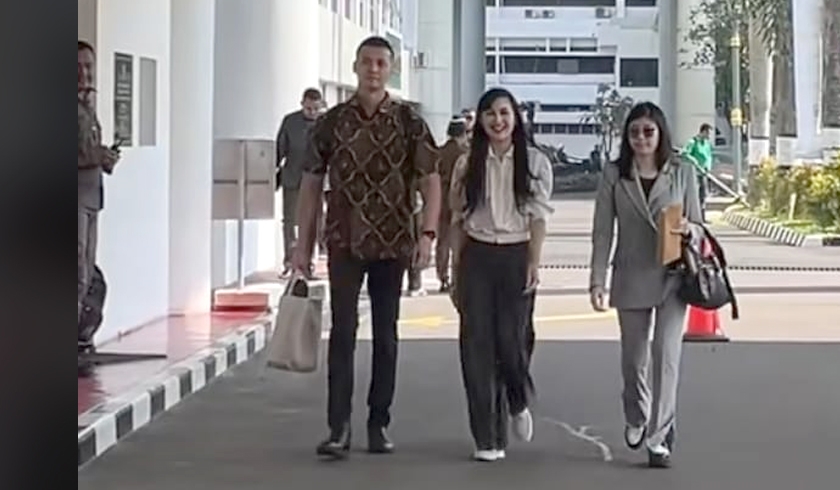 Artis Sandra Dewi diperiksa sebagai saksi kasus korupsi yang menjerat suaminya, Harvey Moeis. (Foto: PMJ News/Tangkapan Layar) 