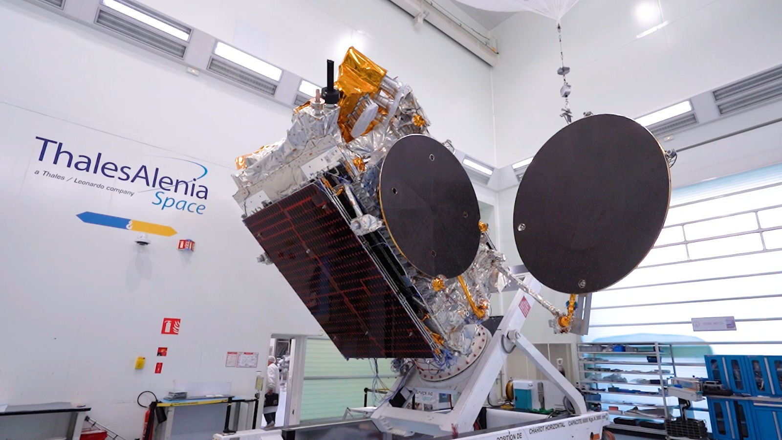 Satelit Telkom dengan teknologi High Throughput Satellite 