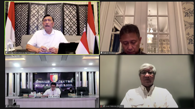 Menko Marves Luhut Binsar Pandjaitan, Menkes Budi Gunadi Sadikin, Ketua Satgas COVID-19 Suharyanto, dan Epidemiologi FKM UI Iwan Ariawan dalam Keterangan Pers mengenai Respons Pemerintah Dalam Menghadapi Varian Omicron, Minggu (28/11/2021), secara virtual