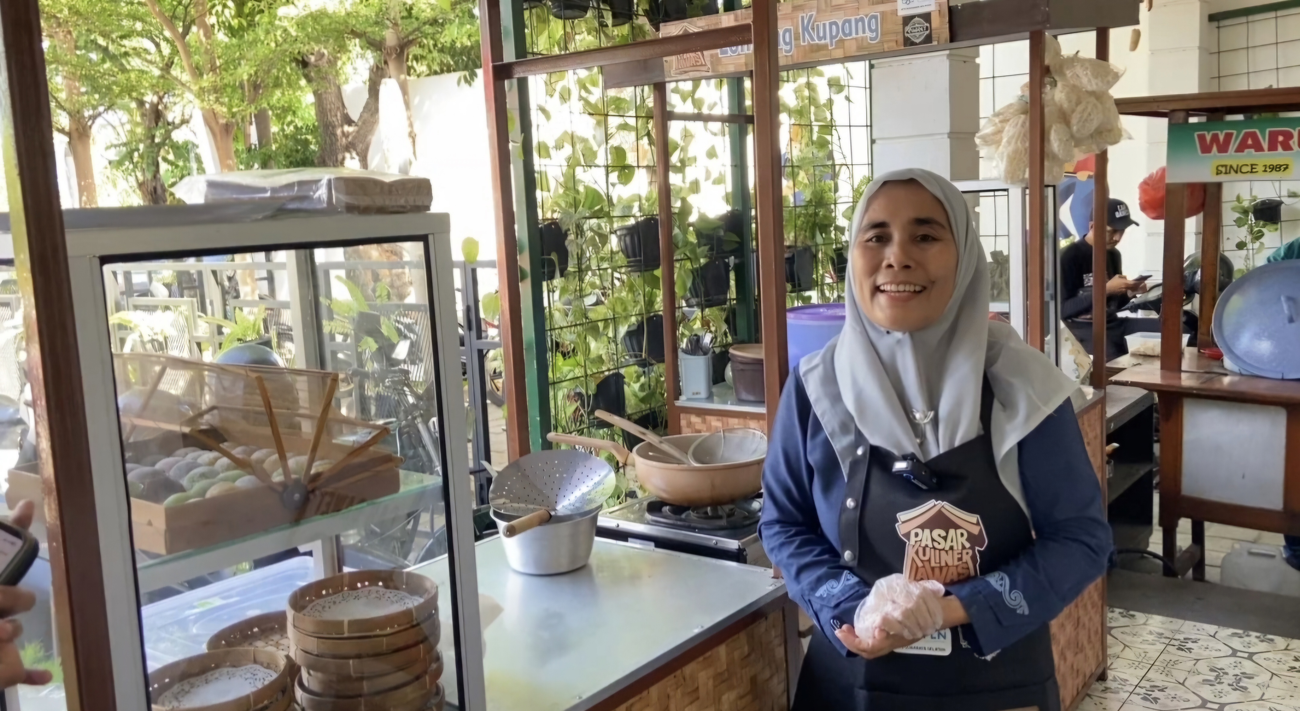 Pasar Kuliner Lawas di teras depan Viaduct by Gubeng Surabaya