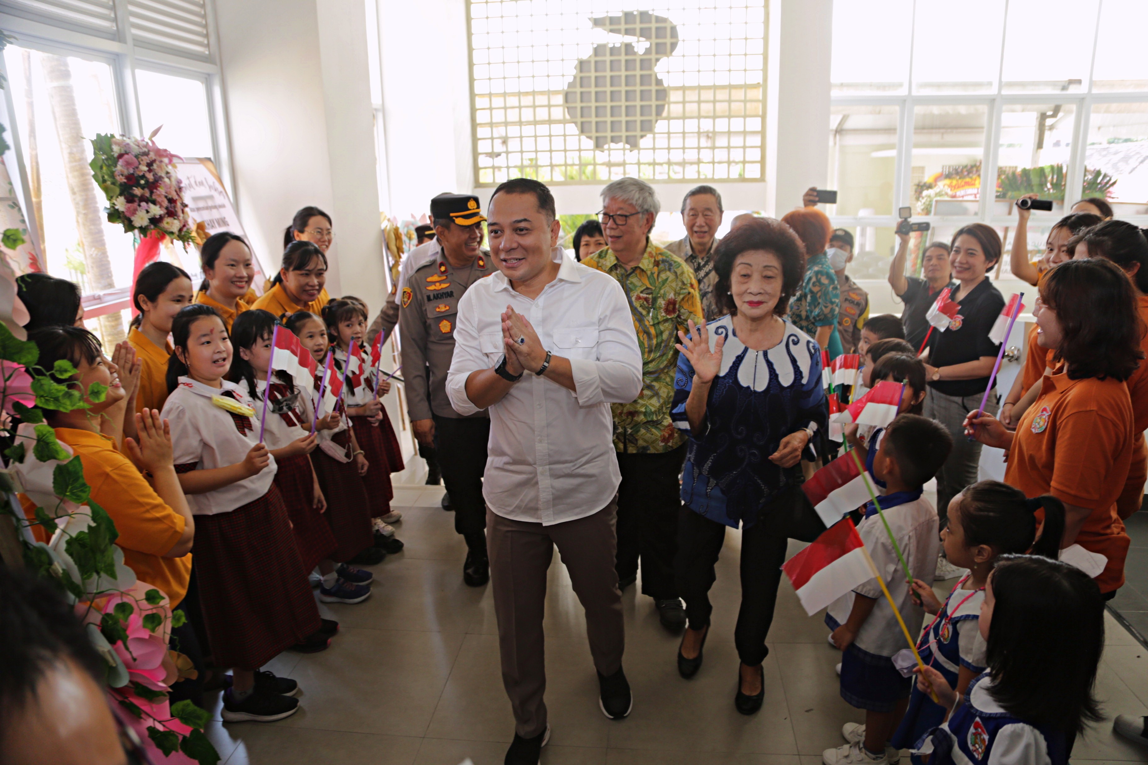 Wali Kota Surabaya Eri Cahyadi meresmikan gedung baru sekolah Khay Ming 