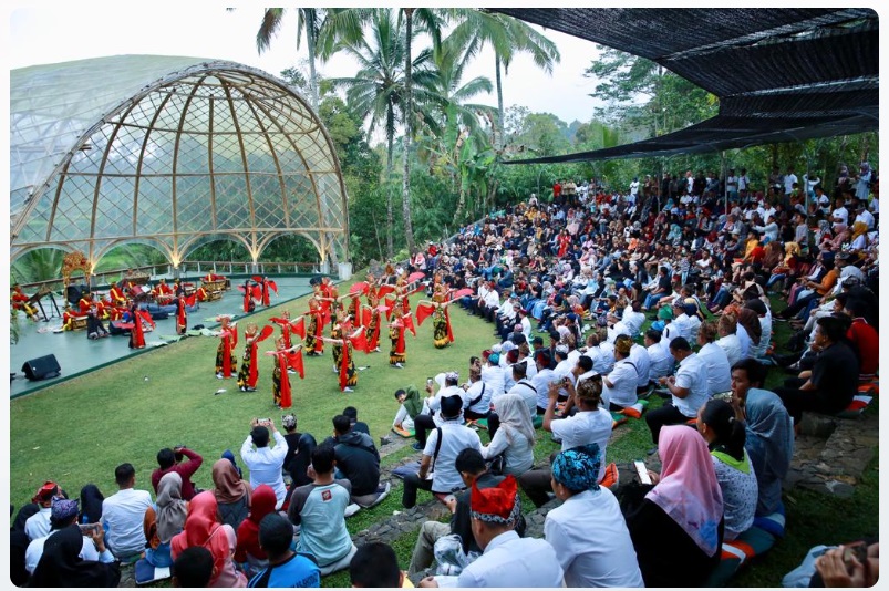 Pagelaran sendratari "Meras Gandrung" kembali digelar, di Taman Gandrung Terakota (TGT), Kecamatan Licin, Banyuwangi . (dok : Pemkab Banyuwangi)