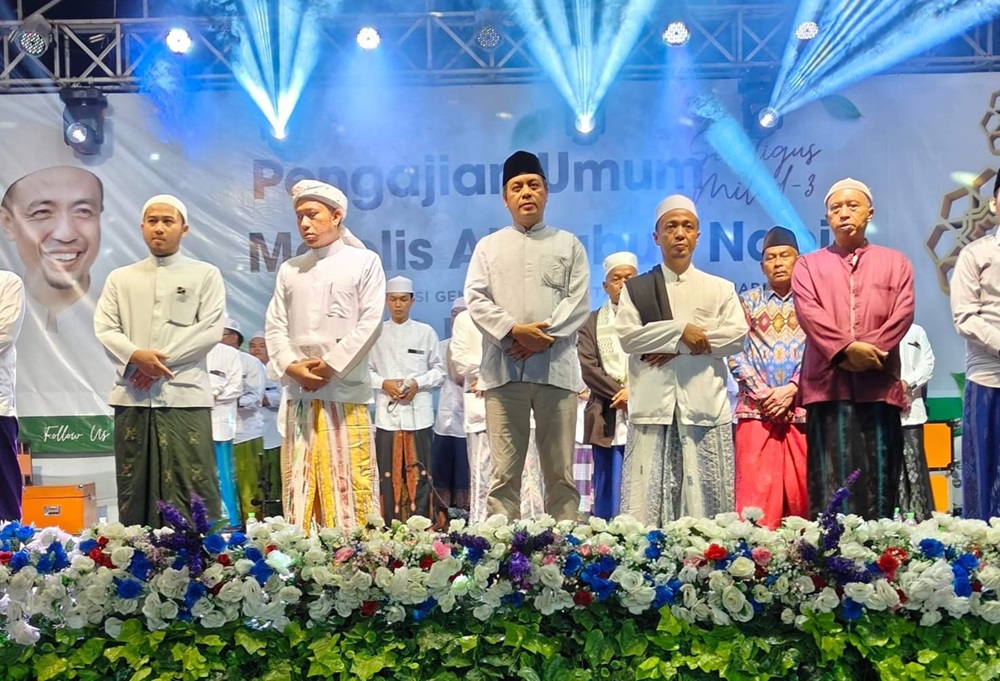 KH Musleh Adnan dan Firman Syah Ali dalam acara Milad III Majelis Ahbabun Nabi Kadur Pamekasan