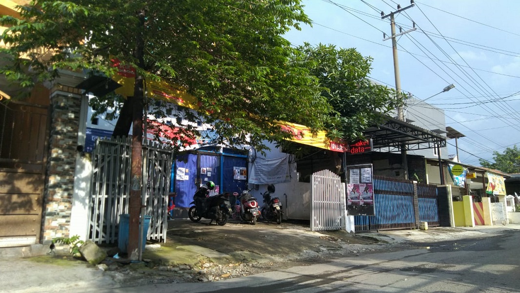 Lokasi penangkapan terduga teroris di sebuah konter handphone ) di Jalan Medokan Sawah 121, Surabaya, Jumat (26/2/2021)