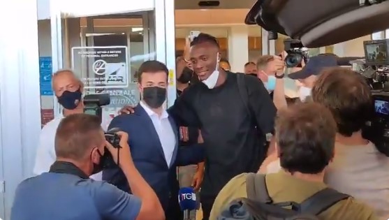 Tammy Abraham saat tiba di Roma. (Twitter)