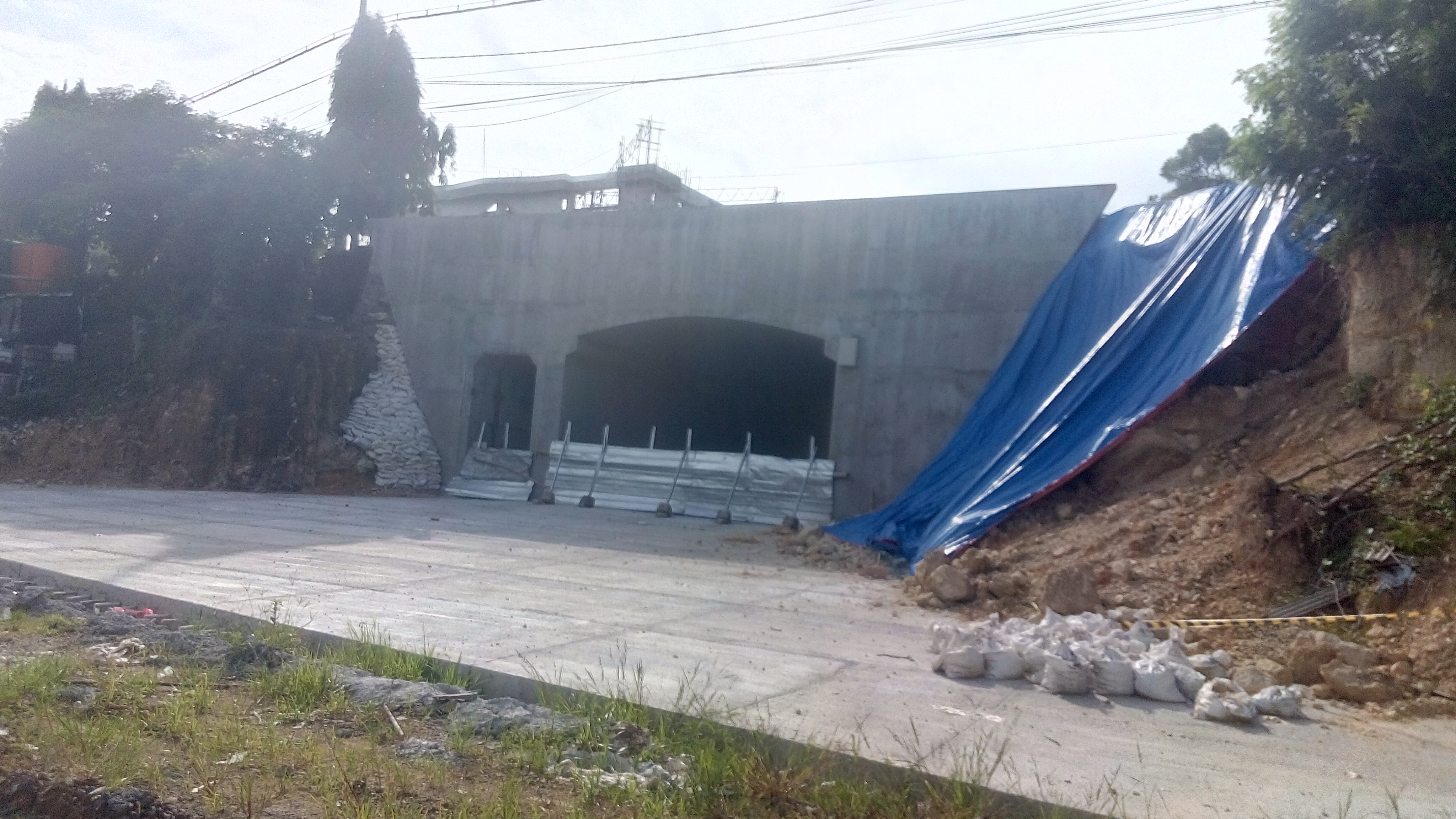 Kondisi Underpass di atas jalan Wahidin Sudirohusodo yang hingga saat ini akses jalan masih ditutup, Selasa (23/3/2021).