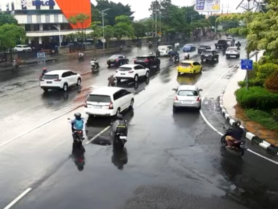 Bunderan Taman Pelangi Jalan Ahmad Yani Surabaya