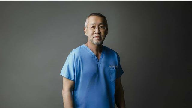 Alumnus Spesialis Orthopaedi dan Traumatologi Fakultas Kedokteran (FK) Universitas Airlangga tahun 1992 dr. Henry Suhendra, SpOT. (istimewa)