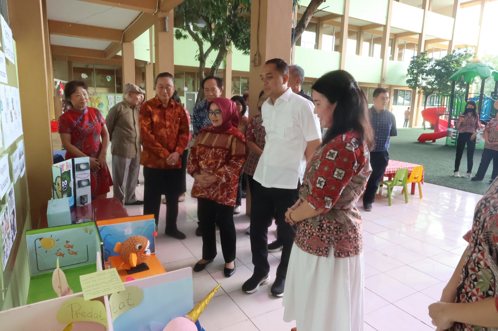 Wali Kota Surabaya Eri Cahyadi bersama Yayasan Xin Zhong School Surabaya Barat