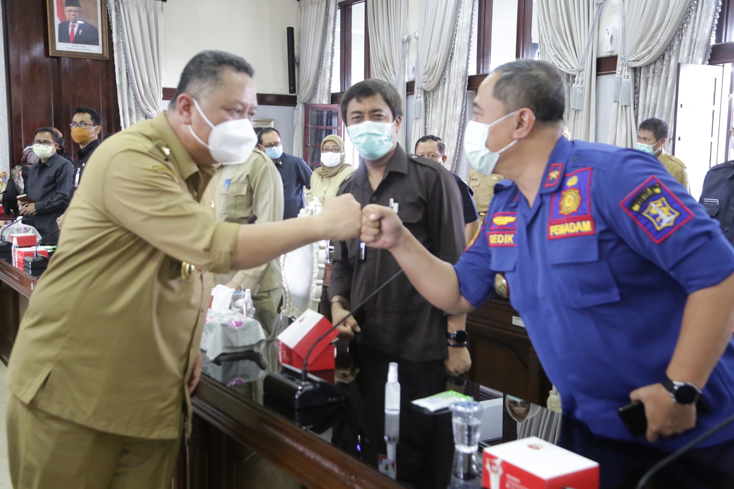 Whisnu Sakti Buana berpamitan kepada Kepala OPD (Organisasi Perangkat Daerah) dan Camat di lingkup Pemerintah Kota (Pemkot) Surabaya